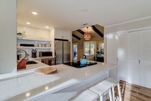 Fridge, microwave, oven, stovetop - Palm-lined hideaway with pool, hammock, & spacious interior - dog-friendly (Hilton Head)