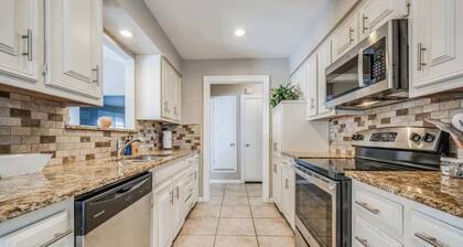 Centrally Located 3BR 2BA - !