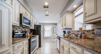 Centrally Located 3BR 2BA - !