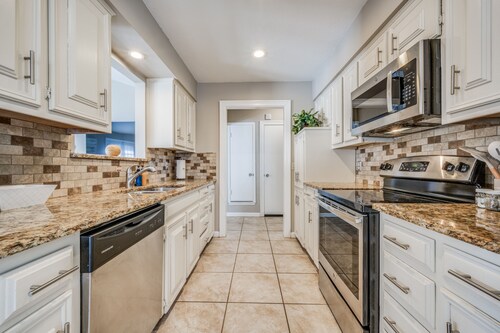 Centrally Located 3BR 2BA - !