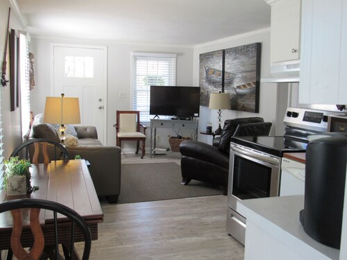 Green Pond Landing Cozy Cottage. Boat parking, Pet Permitted