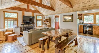 Charming mountain retreat with great deck views & fire pit - near skiing & golf
