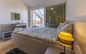 3 bedrooms, soundproofing, iron/ironing board, free WiFi - Apartment Leo (Pješčana Uvala)