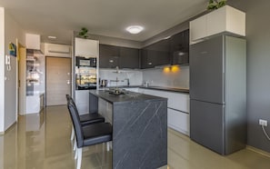 Fridge, microwave, oven, stovetop - Apartment Leo (Pješčana Uvala)