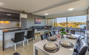 Dining - Apartment Leo (Pješcana Uvala)