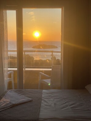 Deluxe Double or Twin Room, 1 Bedroom, Balcony, Sea View | Premium bedding, minibar, in-room safe, free WiFi - Adil butik otel (Didim)