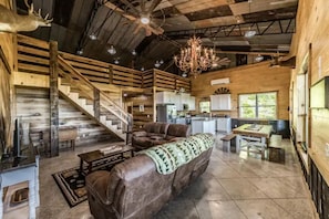 Smart TV, fireplace, ping pong - Unique and tranquil mountain-side getaway, close to Guntersville Lake.     (Grant)