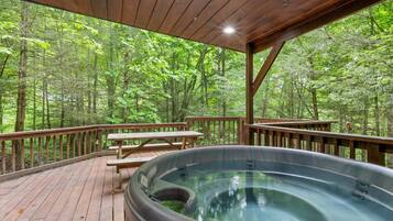 Outdoor spa tub