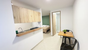 Standard Loft | Individually furnished, desk, free WiFi, bed sheets - EDIFICIO FENICIA (Medellín)
