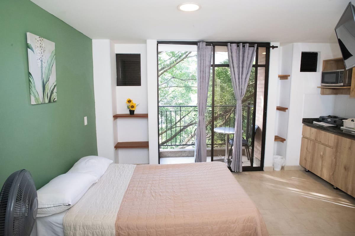 Individually furnished, desk, free WiFi, bed sheets