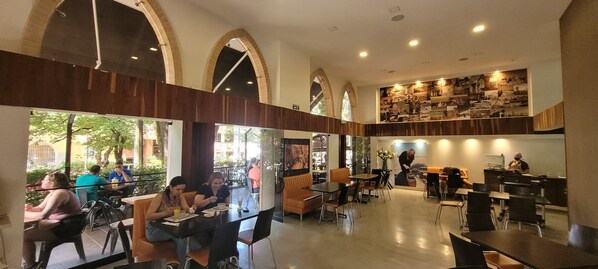 Restaurant - EDIFICIO FENICIA (Medellín)