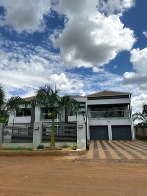 Exterior - Mt pleasant holiday villa (Mashonaland)