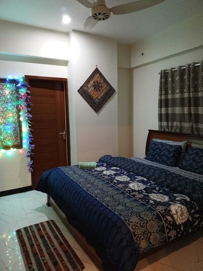 Peaceful & Executive appartment for a family. Nearby supermarkets, airport .