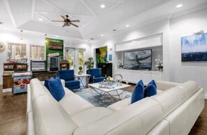 Smart TV, video games - Charmin House/LUCAYAVILLAGE/Outlets/3BD 2BA/10m to Disney  (Kissimmee)