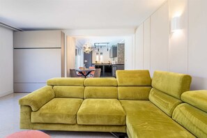 Living area - Apartment SIORA with heated pool (Njivice)