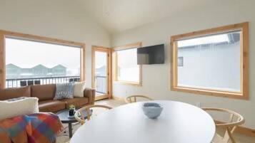 Älytelevisio, kirjoja, musiikkikirjasto, videokirjasto