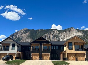 Situated in a serene natural setting, this building offers a unique blend of style and tranquility.