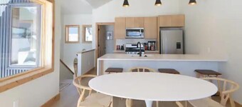 Modern mountain retreat with heated garage near town!