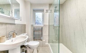 Shower - Cosy 2 Bedroom flat Chester (Chester)