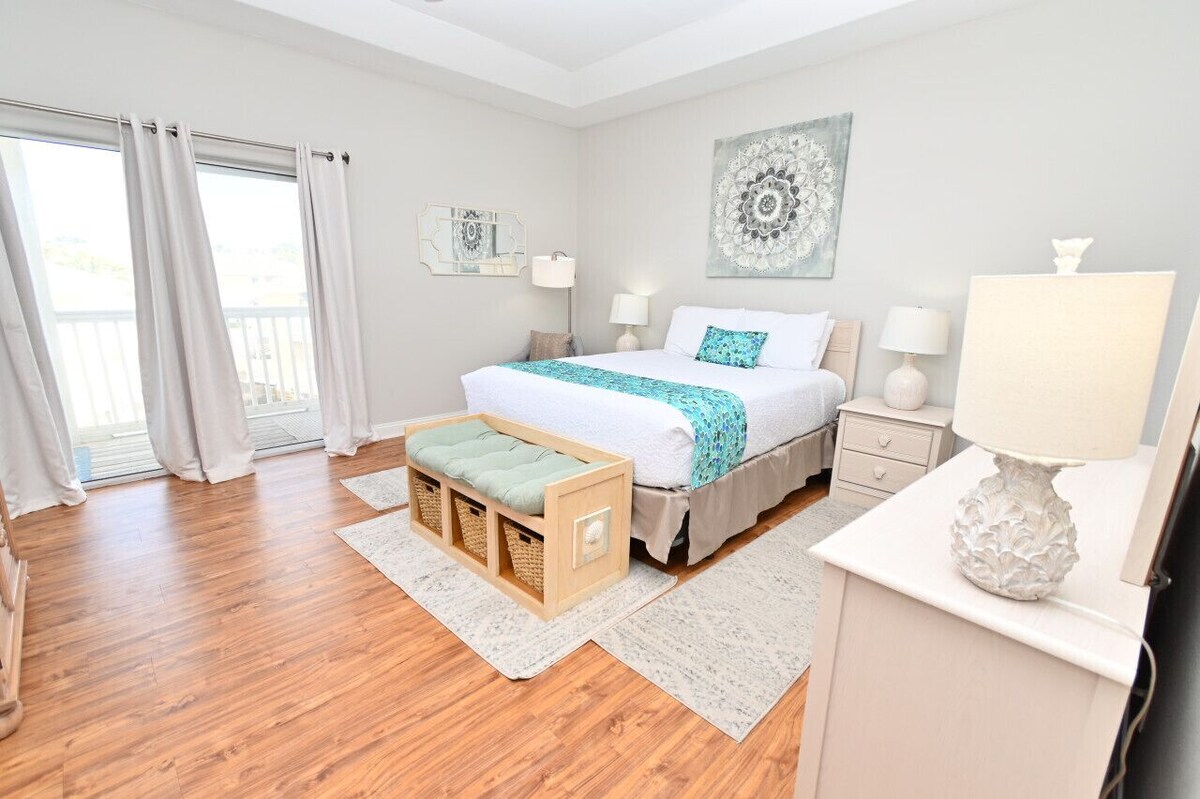 Photo 20 of Sandpiper Cove 2 Bedroom Canal Front Bring Your Boat! Park Your Trailer Under the Unit!