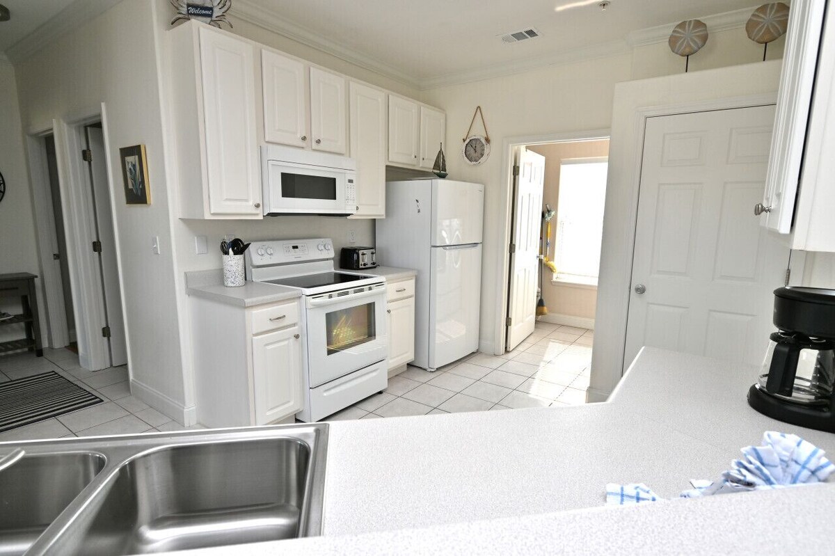 Photo 11 of Sandpiper Cove 2 Bedroom Canal Front Bring Your Boat! Park Your Trailer Under the Unit!