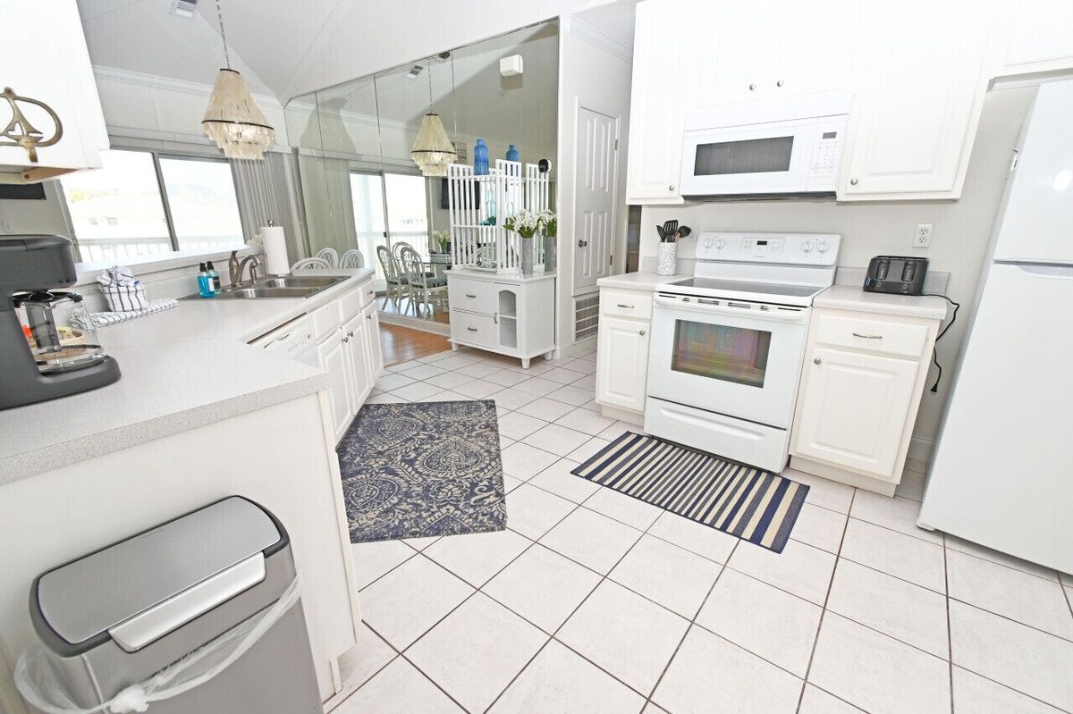 Photo 10 of Sandpiper Cove 2 Bedroom Canal Front Bring Your Boat! Park Your Trailer Under the Unit!