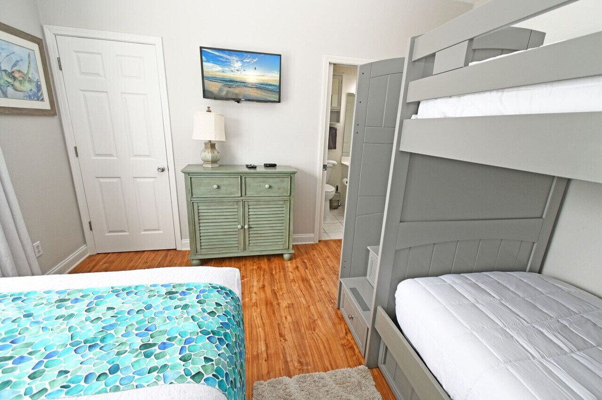 Photo 15 of Sandpiper Cove 2 Bedroom Canal Front Bring Your Boat! Park Your Trailer Under the Unit!