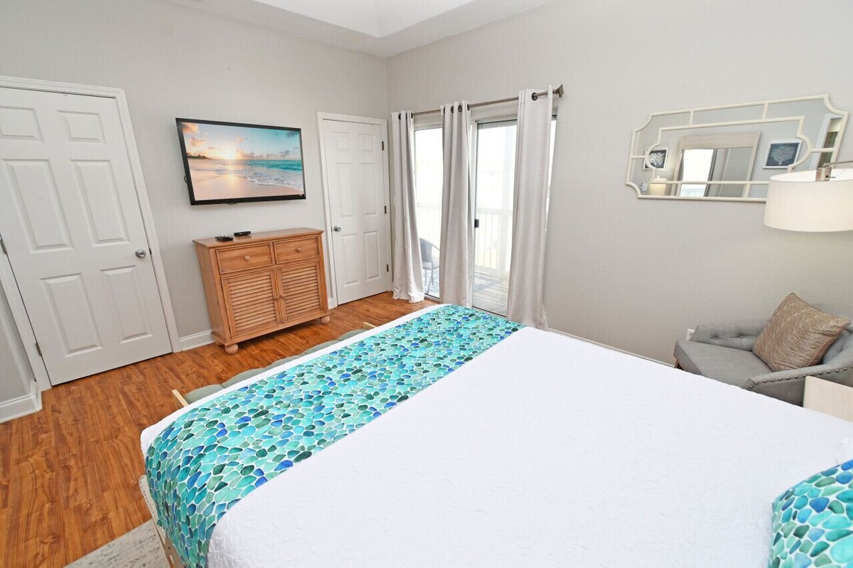Photo 18 of Sandpiper Cove 2 Bedroom Canal Front Bring Your Boat! Park Your Trailer Under the Unit!