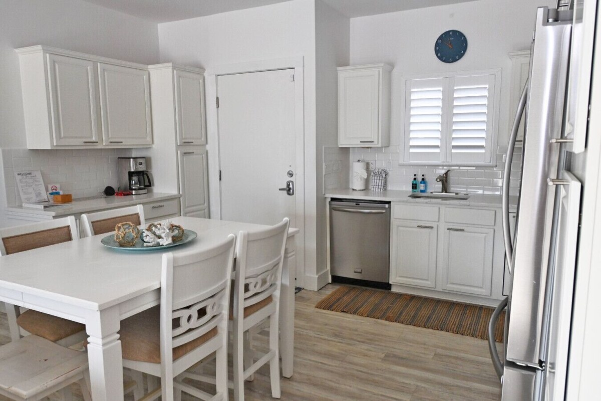 Photo 7 of Your Perfect Beach Getaway With Private Beach Access Pet Friendly