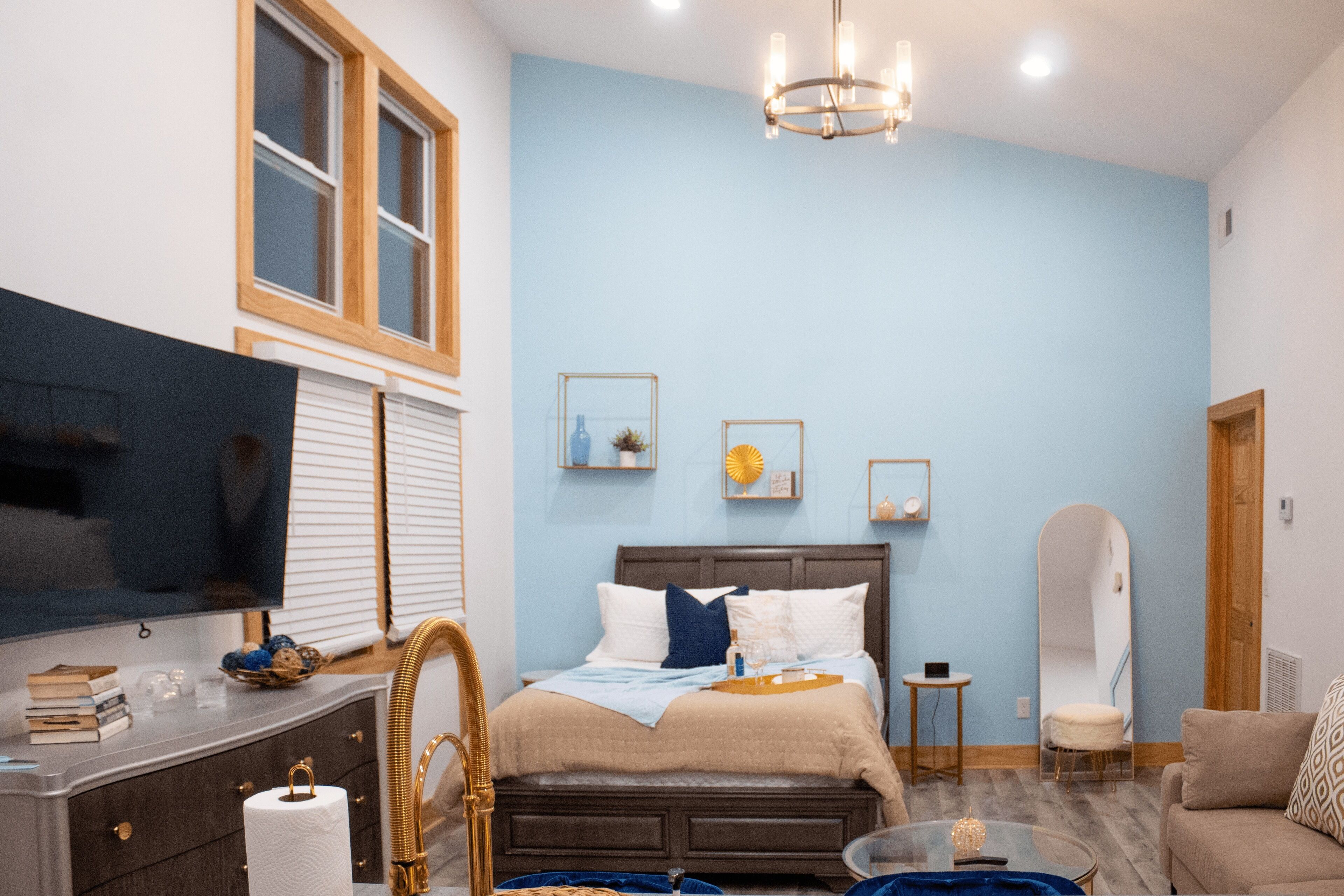 1 habitación, tabla de planchar con plancha, wifi y ropa de cama 