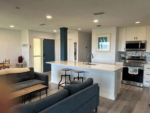 Interior - Gorgeous Condo in Historic St Augustine FL, close to Beaches, Shops and Pools. (St. Augustine)