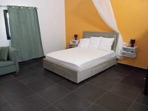 3 habitaciones, tabla de planchar con plancha y wifi gratis 