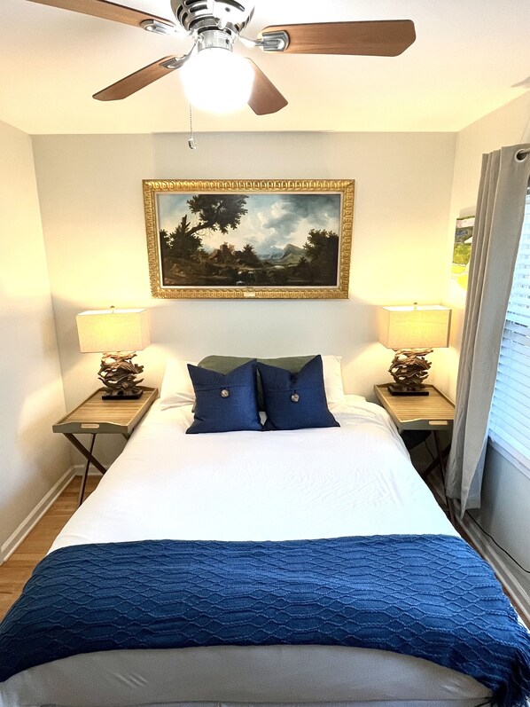 4 bedrooms, iron/ironing board, WiFi, bed sheets