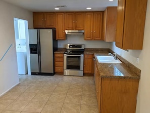 Private kitchen - Center of Tempe, ASU, Spring Training Cubs, Angels, Athletics 10 minutes away (Tempe)