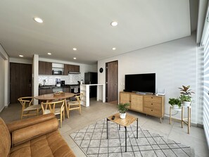 Smart TV - Sunny Retreat in Mexico City 1-Bdrm Apartment with Terrace, Safe and Connected  (Ciudad de México)