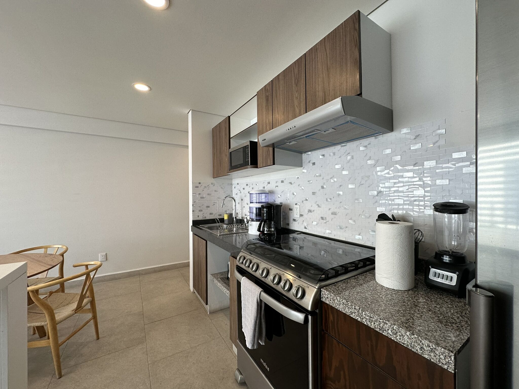 Køleskab, mikrobølgeovn, ovn, kogeplade