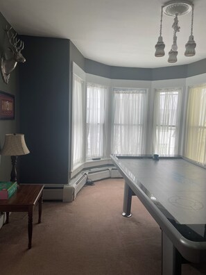 Game room - Located in the heart of Ludlow, Minutes from Okemo (Ludlow)