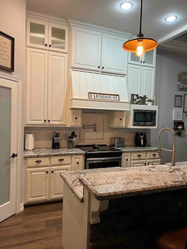 Main House Listing 3BD/2BA

