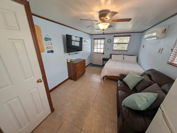 1 habitación, tabla de planchar con plancha, wifi y ropa de cama