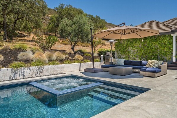 حمّام سباحة خارجي، مقاعد للتشمس