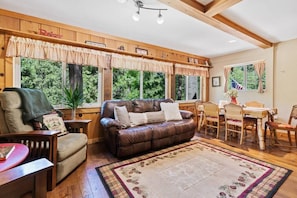 TV, fireplace - Fire Pit • King Bed Sugar Pine Retreat, Yosemite (Oakhurst)