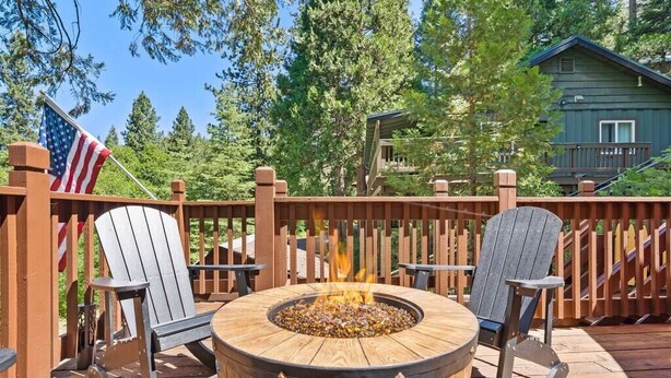 A deck with a fire pit, Adirondack chairs, and a wooden fence. - Fire Pit • King Bed Sugar Pine Retreat, Yosemite (Oakhurst)