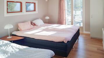 2 bedrooms, bed sheets