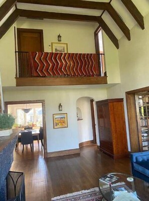 Interior - Dramatic 4BR Chevy Chase, MD home w/great design touches (Chevy Chase)