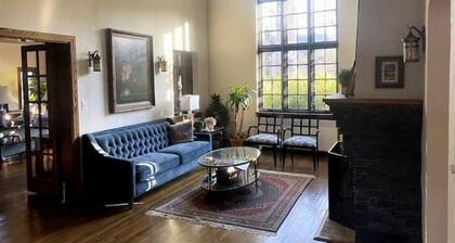 Dramatic 4BR Chevy Chase, MD home w/great design touches