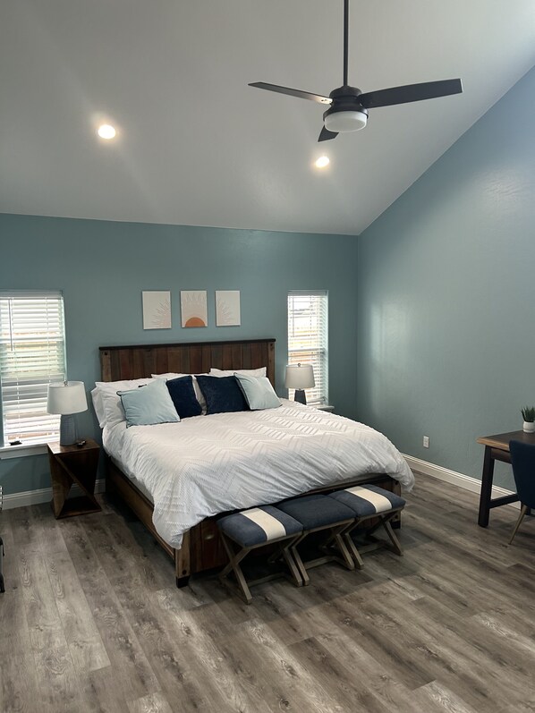 6 bedrooms, desk, travel cot, free WiFi