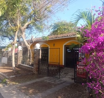 Fachada de la propiedad
