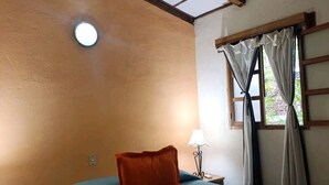 标准三人房, 多张床, 空调 | 羽绒被、笔记本电脑工作区、熨斗/熨板、免费 WiFi