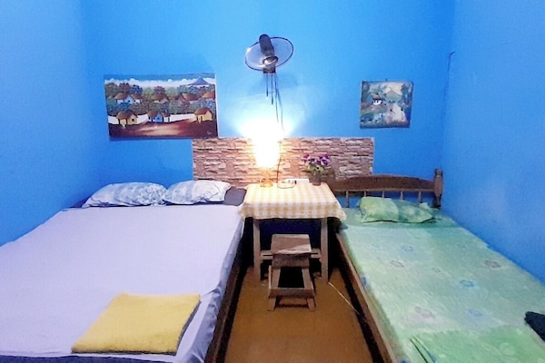 Standard-Dreibettzimmer | Daunenbettdecken, individuell eingerichtet