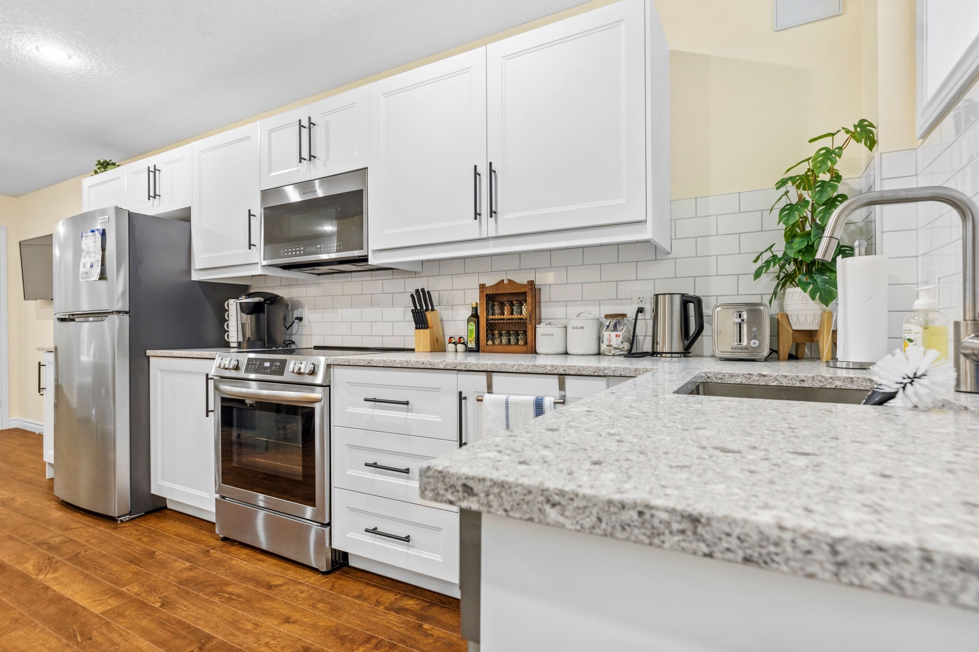 冰箱、微波炉、烤箱、炉灶